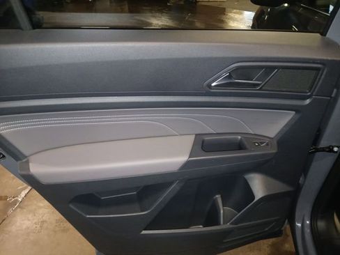 Used 2021 Volkswagen Atlas Cross Sport SE w/ Panoramic Sunroof Package image 39