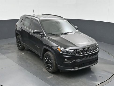 New 2026 Jeep Compass Latitude w/ Mopar Graphics Package image 27