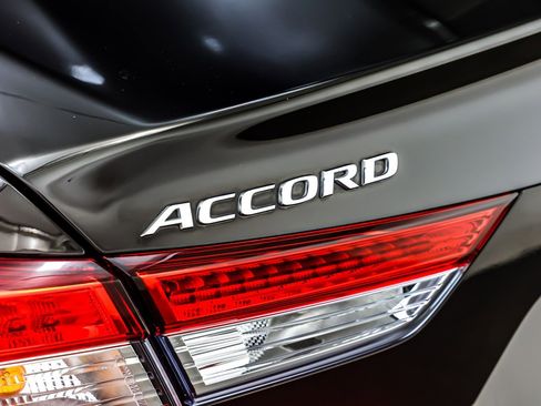 Used 2019 Honda Accord EX-L image 9