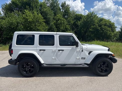 Used 2021 Jeep Wrangler Unlimited Sahara AWD/4WD image 2