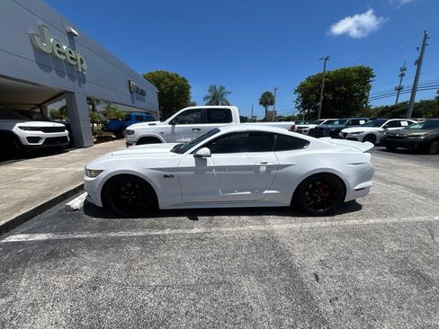 Used 2017 Ford Mustang GT RWD image 4
