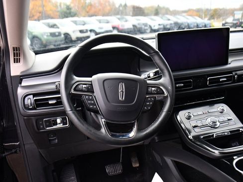 Used 2022 Lincoln Nautilus AWD w/ Premium Package image 12