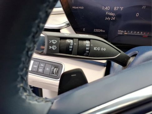Used 2025 Buick Enclave Avenir w/ LPO, Floor Liner Package AWD/4WD image 18