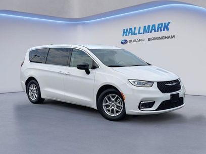 Used 2024 Chrysler Pacifica Touring-L