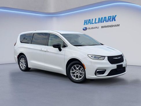 Used 2024 Chrysler Pacifica Touring-L FWD image 1