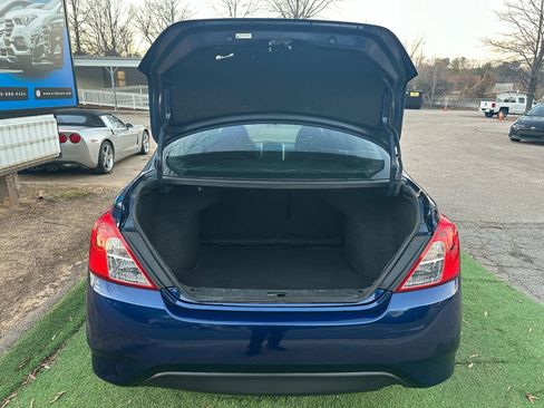 Used 2019 Nissan Versa SV image 11