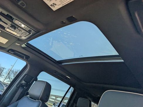 Used 2022 Chevrolet Suburban Premier image 25