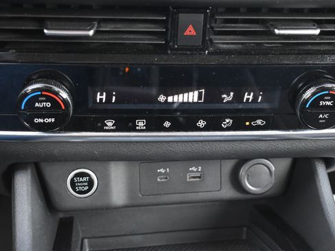 Used 2022 Nissan Rogue SV image 29