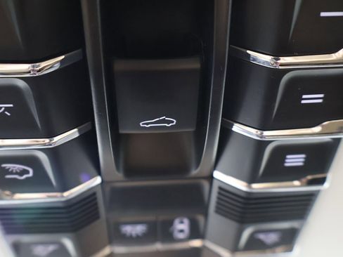 Used 2022 Porsche Macan image 53