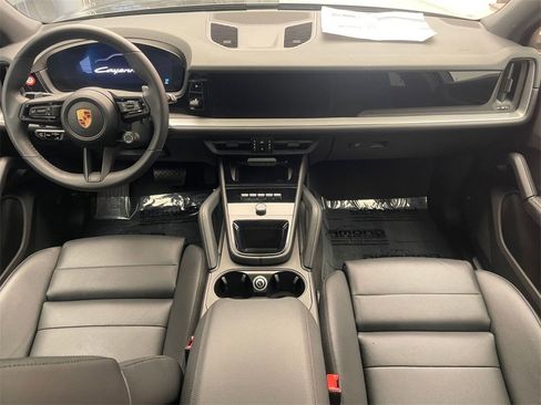 Used 2025 Porsche Cayenne image 13