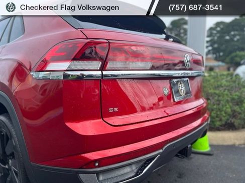 Used 2024 Volkswagen Atlas Cross Sport SE FWD image 9