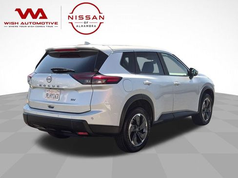 Certified 2024 Nissan Rogue SV FWD image 5