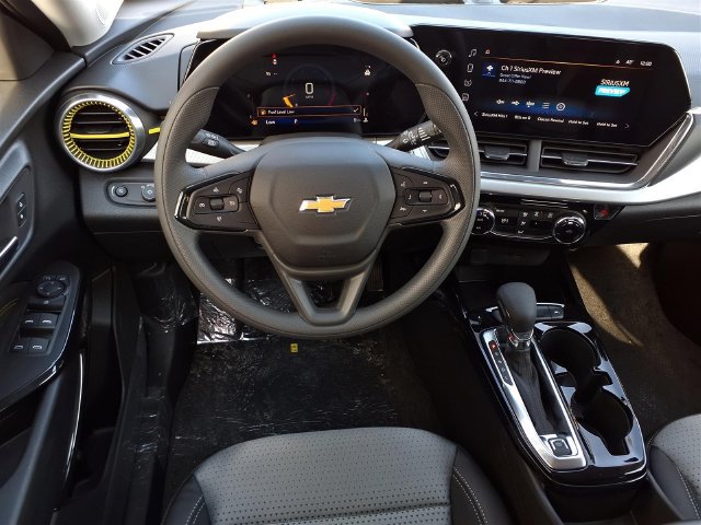 Used 2026 Chevrolet Trax LT FWD image 5