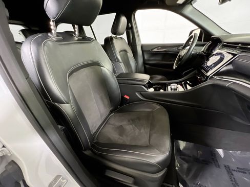 Used 2022 Jeep Grand Cherokee Altitude image 26