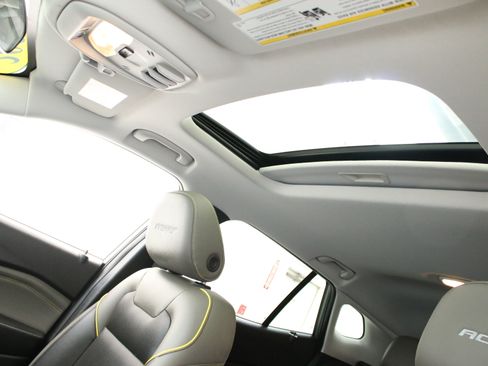 Used 2024 Chevrolet Trax ACTIV w/ Sunroof Package FWD image 26