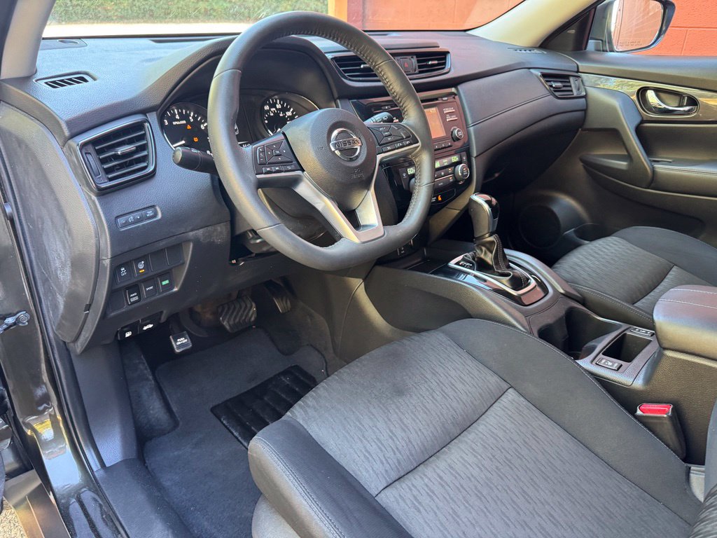 Used 2017 Nissan Rogue SV AWD/4WD image 10