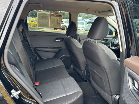 Used 2022 Nissan Rogue SV image 11