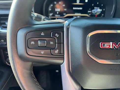 Used 2022 GMC Yukon SLT w/ SLT Premium Package AWD/4WD image 13