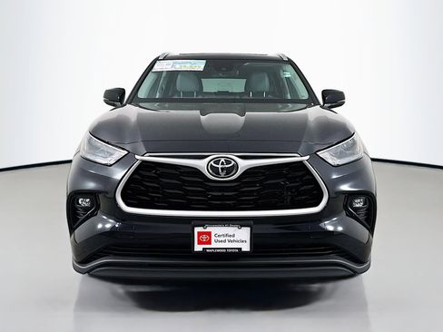 Used 2022 Toyota Highlander XLE AWD/4WD image 2