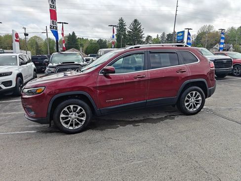 Used 2019 Jeep Cherokee Latitude Plus w/ Cold Weather Group AWD/4WD image 8