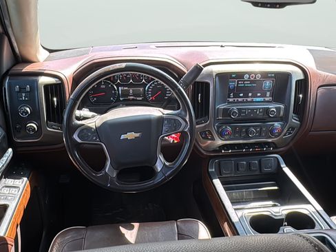 Used 2015 Chevrolet Silverado 1500 High Country w/ High Country Premium Package AWD/4WD image 15