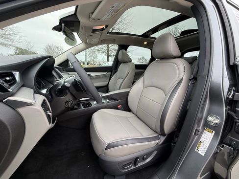 Used 2024 INFINITI QX50 Sensory image 5