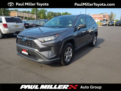 Certified 2022 Toyota RAV4 LE AWD/4WD image 1