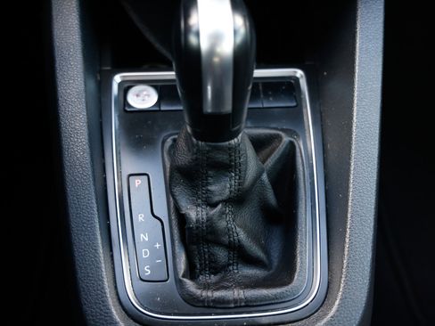 Used 2015 Volkswagen Jetta SE image 36