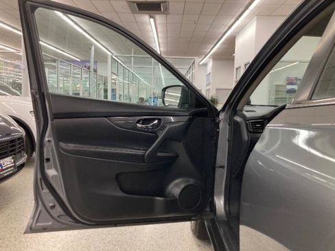 Used 2017 Nissan Rogue S AWD/4WD image 25