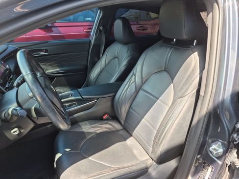Used 2021 Toyota Avalon Limited FWD image 29