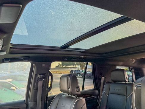 Used 2023 Cadillac Escalade Premium Luxury image 25