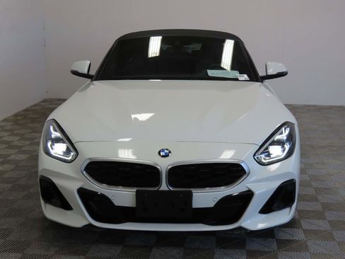 Used 2025 BMW Z4 sDrive30i image 2