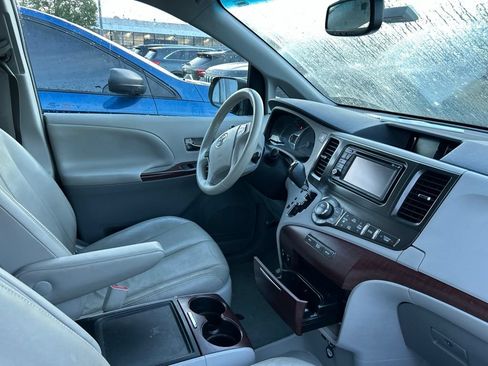 Used 2014 Toyota Sienna XLE FWD image 9