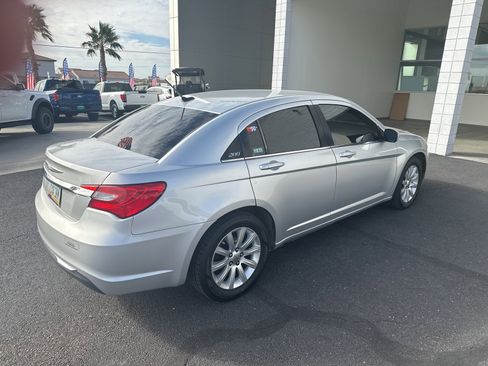 Used 2011 Chrysler 200 Touring image 4