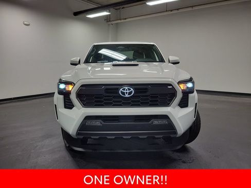 Used 2024 Toyota Tacoma TRD Sport AWD/4WD image 3