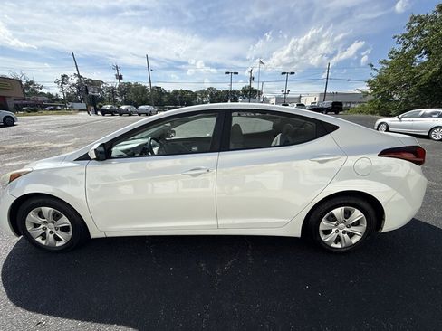 Used 2016 Hyundai Elantra SE FWD image 3