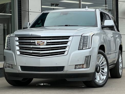 Used 2020 Cadillac Escalade Platinum image 1