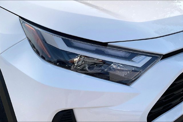 Used 2025 Toyota RAV4 XLE AWD/4WD image 27