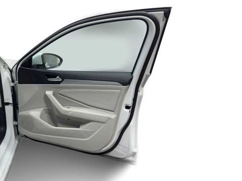 Used 2023 Volkswagen Jetta SE FWD image 9