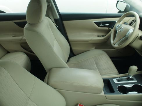 Used 2016 Nissan Altima 2.5 S w/ Power Driver Seat Package image 3