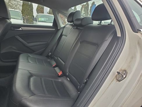 Used 2014 Volkswagen Passat 2.5 SE image 11