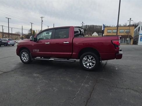 Used 2021 Nissan Titan SL w/ Moonroof Package image 7