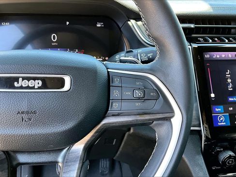 Used 2024 Jeep Grand Cherokee Limited w/ Luxury Tech Group II RWD image 25