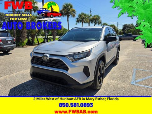 Used 2020 Toyota RAV4 LE FWD image 1
