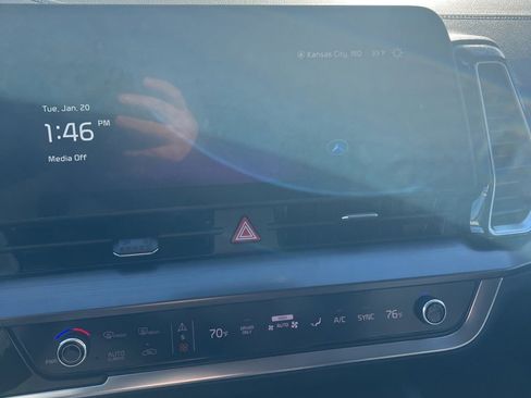 Used 2024 Kia Sportage EX image 11