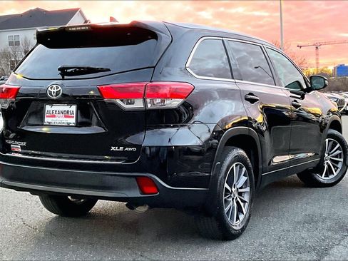 Used 2017 Toyota Highlander XLE image 12