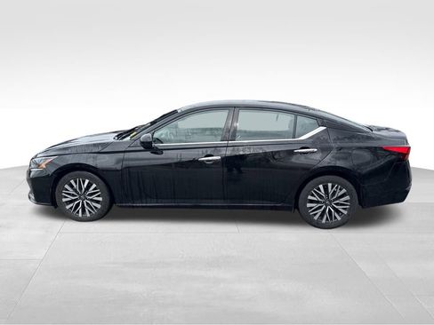 Used 2023 Nissan Altima 2.5 SV image 2