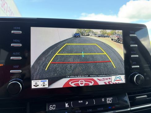 Used 2023 Toyota Sienna Limited FWD image 19