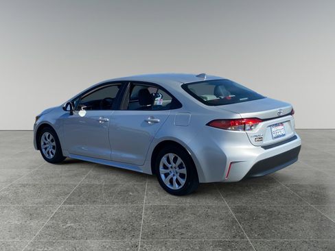 Used 2025 Toyota Corolla LE image 3