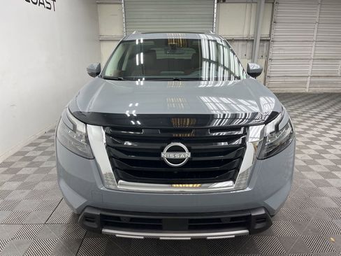 Used 2025 Nissan Pathfinder Platinum image 9